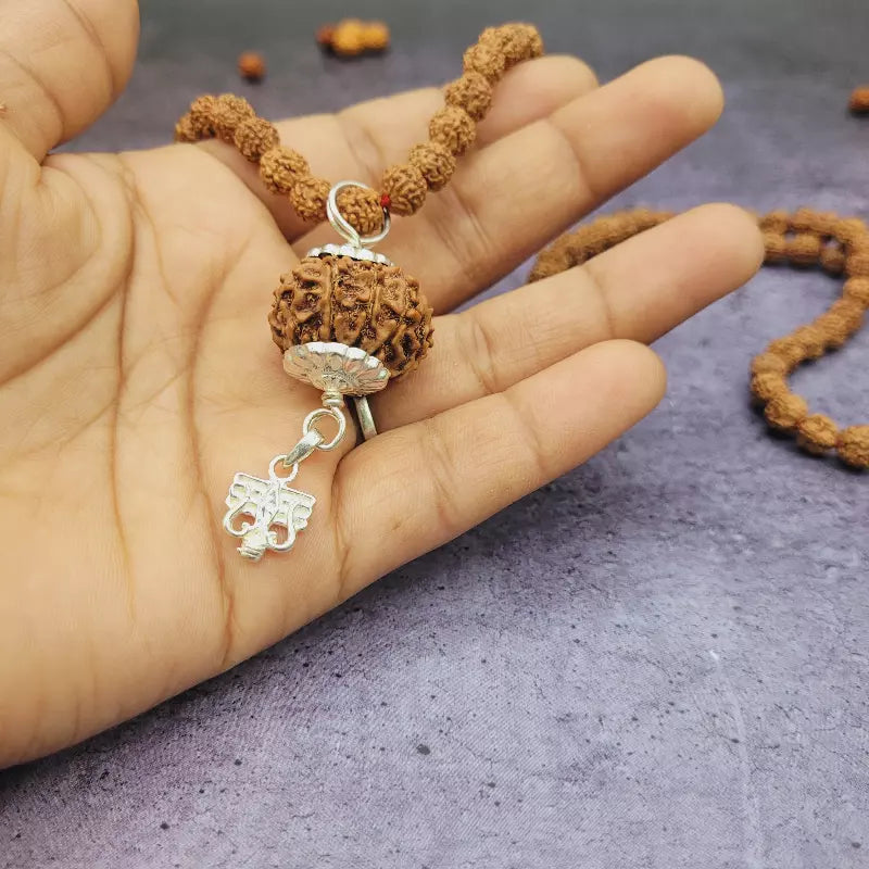 9 Mukhi Rudraksha Kavach 