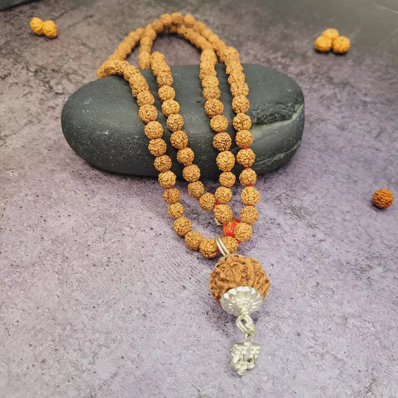 9 Mukhi Rudraksha Kavach