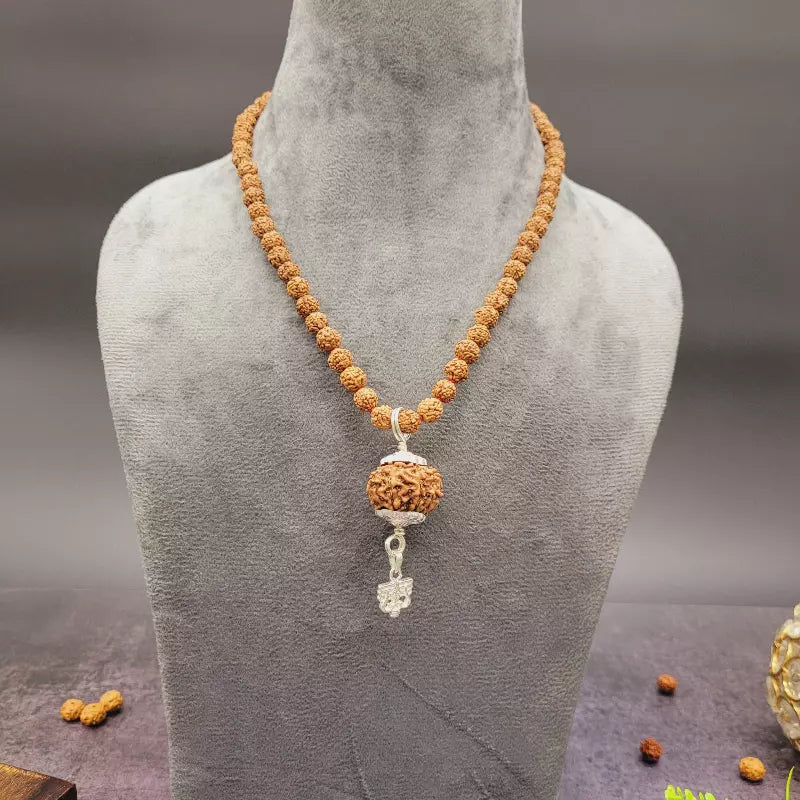 9 Mukhi Rudraksha Kavach 